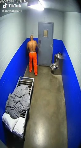 Angels' Moncada sparks epic 4-run rally to stun Rangers Did you catch that? 👀🔥 #angelswin #MoncadaMoment #mlbhighlights #BaseballClutch #sportsrecap