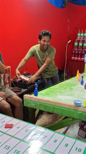 Unique jackpot bowling ball game at the night market #shorts