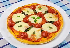Pizza margherita facuta in casa | Reteta Video