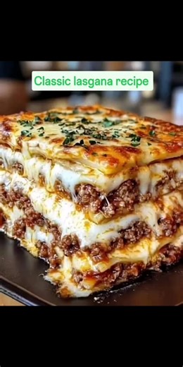 Classic Homemade Lasagna – The One Everyone Begs You to Make This is the kind of lasagna that stops conversations at the table. Thick, cheesy layers. Rich, slow-simmered meat sauce. Perfectly tender noodles. One bite in and people are already asking for the recipe, the leftovers, and when you’re making it again. Save this one now because you will come back to it. Ingredients (Strong & Detailed) Meat Sauce 1 lb ground beef 1 lb Italian sausage 1 small onion, finely diced 4 cloves garlic, minced 1