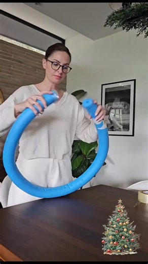 Go BIG or go home this holiday season! 🤩 This massive festive bow wreath is the perfect weekend project to make a huge statement on your front door or wall. Made from pool noodles and fabric scraps, it's surprisingly simple! DIY Idea (c) @simplydiyhomeus #DIY #DIYDecor #HolidayDIY #ChristmasDecor #GiantBow #WreathMaking #DIYWreath #PoolNoodleHacks #DoItYourself #Crafting #FestiveDecor #Handmade | DIY Projects