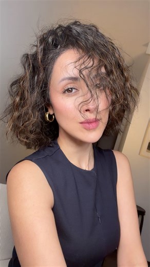 MAHSHID SHIRAZI on Instagram: "Mermaid waves with @sheglamhair_official mini beach wave. @sheglam_official Beach babe hair waver compact 18mm #sheglam #sheglamhair #sheglamitcurl #sheglambeachbabe #sheglampartner"