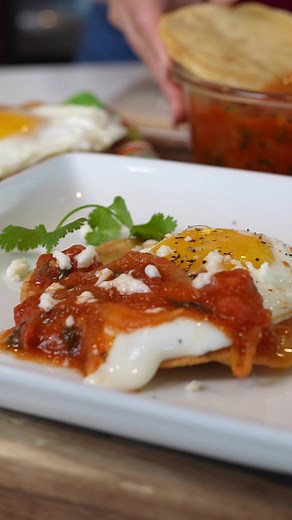 Easy and Delicious Salsa Ranchera Recipe for Huevos Rancheros