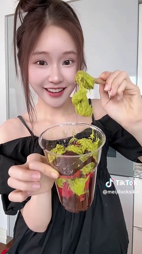 ทำช็อคโกแลตสตอเบอร์รี่สไตล์ดูไบเองง่ายๆ