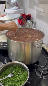 698K views · 9.1K reactions | Feijoada  03 Kg Feijão Preto; 3,5 Kg Linguiça Suína Apimentada; 3,5 Kg Carne Seca; 02 Kg Calabresa; 3,5 Kg Pele de Porco; 600 Gramas Bacon; 10 Dentes Alho; 04 Folhas de Louro; 15 Pimentas Cumari; 01 Colher (café) Pimenta do Reino; Sal a Gosto; 01 Maço Cheiro Verde. #receitas #feijoadacompleta #feijoada | Receitas Fáceis da Internet | Facebook