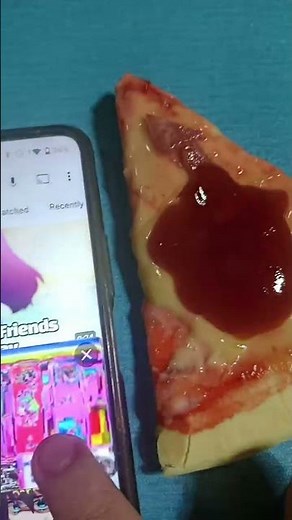 I made @Aphmau's pizza