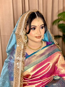 The bride’s pinkish-mauve eye makeup, glossy nude lips, and radiant skin perfectly complement her vibrant magenta and gold silk saree✨ Beautiful Bride by Fariva Elahi 🫶🏻 #glam_by_fariva #bengalibride #bridalmakeup #makeupartist #bangladeshibride #bridallook #bridalmakeuplook #bridalmakeupartist | Glam By Fariva