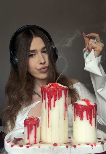 Świeczki i kredki świecowe i mamy to 🕯️🩸🖤 #diy #candles #scary #goth #tutorials