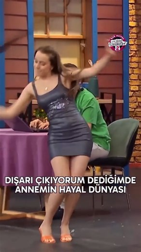 DİKEY KESİT on Instagram: "Dışarı çıkıyorum dediğimde annemin hayal dünyası Adı: Çok Güzel Hareketler 2 Yayın Yılları: 2019 – Günümüz (Devam ediyor) Tür: Komedi, Skeç, Eğlence Genel Sanat Yönetmeni: Yılmaz Erdoğan Sunucu / Moderatör: Eser Yenenler (Yılmaz Erdoğan'ın yokluğunda ve sonrasında devraldı) Yapım Şirketi: BKM (Beşiktaş Kültür Merkezi) Yayın Kanalı: Star TV (Eskiden Kanal D) Konusu BKM Mutfak’ın ikinci kuşak oyuncularından oluşan yeni bir ekibin, kendi yazdıkları ve oynadıkları skeçleri