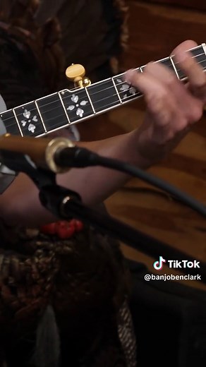 Discover the Gold Tone OB-Grandee Banjo