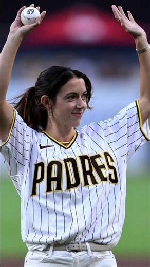 AITANA BONMATÍ throws the FIRST PITCH at SAN DIEGO PADRES vs ATLANTA BRAVES #MLB