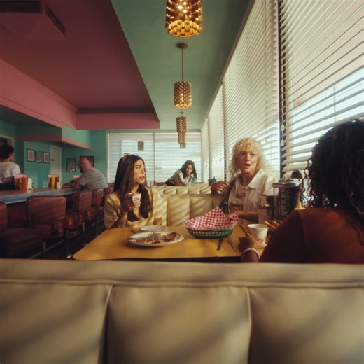 Serving up a 5-yr price guarantee? That’s Internet Worth Talking About. For just $35/mo. | T-Mobile