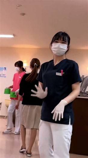 日本女友工作的样子，怎么会有这么单纯可爱的姑娘 #vlog #搞笑 #熱門 #情侶