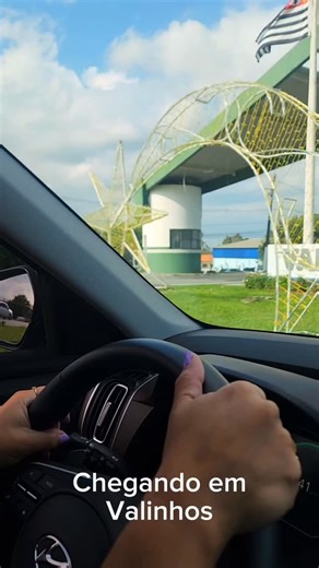 AMANDA MASSARI | Consultora imobiliária on Instagram: "Chegamos em Valinhos e o coração já desacelerou. . Nossa primeira parada foi no Hotel Blue Tree Valinhos, aquele lugar que abraça a gente logo na chegada: confortável, acolhedor e perfeito para viver momentos em família. . Do ladinho do hotel, um passeio delicioso pelo shopping, com risadas, conversas sem pressa e aquele tempo de qualidade que vale ouro. . E para fechar o dia com chave de ouro, fomos conhecer a Vinícola Chão de Pedra… que ex