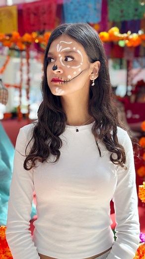 Inspírate con este maquillaje de @chicas_morelia para estas fechas 💀🏵💄 #TeMerecesLoMejor #maquillajecatrina #diademuertos #makeupinspiration #catrinamakeup | Espacio Las Américas