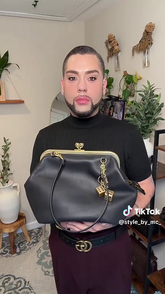 Does this @Coach bag actually work for men?! Be real In the comments 👀 This Kisslock Frame Bag 27 has been my FAVE all week can’t stop carrying it . #coach #coachkisslock #coachbag #mensbag