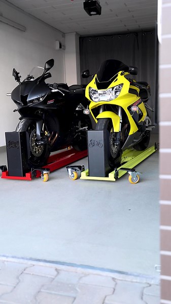 Space is tight? Two bikes? Fortis fits. Our compact yet sturdy platforms let you park multiple bikes in limited space — no compromise on maneuverability. Strong wheels, 90 kg of pure steel, and smooth movement even when loaded. Garage efficiency, solved. 📩 Contact: sale@fortismoto.com #fortismoto #tightgarage #twobikes #parkingsolution #motorcyclestand #compactdesign #garageefficiency #garageupgrade #spaceoptimization #fortisbasic #premiumfunction #garagegear #urbanriders #parkingease #builtstr