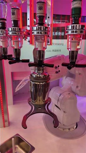 This Robot Just Made Me a Cocktail… And It’s PERFECT. 🤖🍸