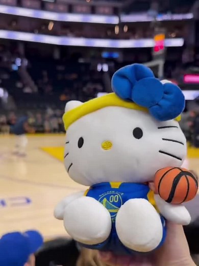 Hello kitty plays basketball 😍🤩#hellokitty #hellokittylover #hellokittyandfriends #hellokittycore #hellokittygirl #basketball #basketballtiktok