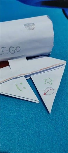 Lego tubarão naufragando o barco de Lego