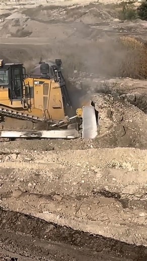88K views · 1.3K reactions | Cat D9T Dozer Power - Pushing Like a Beast!  #fblifestyle #CatD9T #CaterpillarDozer #HeavyEquipment | Earthmover Legends | Facebook