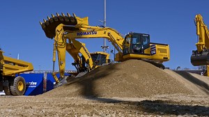 PC220LC/LCi-12: The most advanced excavator ever designed The PC220LC/LCi-12 is built on all-new powerful 129kW high torque Komatsu next generation engine, paired with the new high efficiency electronically controlled hydraulic system, translating to an 18% reduction in average fuel consumption, saving customers approximately 2.1 litres per hour compared to the previous model. This means lower operating costs and a reduced environmental footprint with minimal CO2 emissions per tonne of material