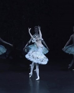 Mathilde Froustey (Étoile de l'Opéra de Boudeaux) as Dulcinea in Rudolf Nureyev's Don Quixote Ballet de l'Opéra National de Paris | Núcleo de Dança Carolina Cox