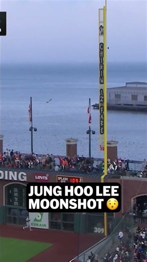 Jung Hoo Lee keeps it fair for a solo home run!