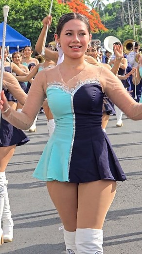 21K views · 1.4K reactions | Dafne sigue ganando popularidad #fblifestyle | Desfiles de El Salvador | Facebook