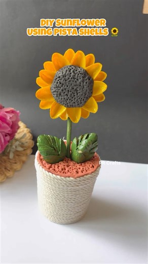 Sunflower using pista shells🌻||#pistashellcrafts #sunflower #pistachio # #tutorial #craft #diy #art