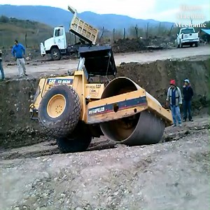 443K views · 1.5K reactions | The compactor is overturned | Heavy Machine Mechanic | Facebook