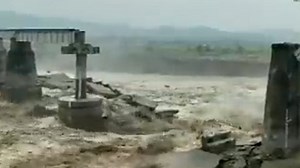 Himachal Pradesh: Railway bridge on Chakki river in Kangra district damaged due to flash flood | Catch the day's latest news and updates: https://bit.ly/3dJsMnY | The Economic Times