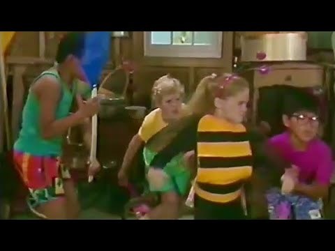 Barney Song : Baby Bumblebee (The Backyard Show)