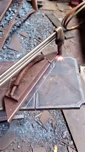 Amazing plate cutting method 🔥 #cutting #furniture #localart