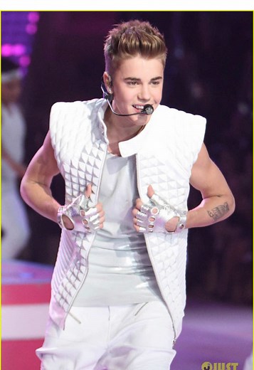 @Justin Bieber - Beauty And A Beat ( Live 2012 ) #offlixenostalgic_tv #justinbieber #2012 #victoriassecretfashionshow #xyzbca