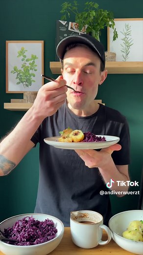 Leckere Kartoffelklöße mit Walnuss-Hack-Füllung selbst machen