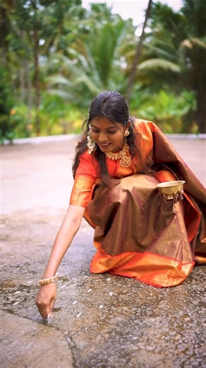 Virupa - The Saree Store on Instagram: "Manvaasanai – Episode 1 🌿 We’ve all been trapped in the noise of city horns and endless traffic. But what if there’s a way out? ✨ This series is for everyone who longs for those precious leave days when we’d escape to our native homes. Days that felt like weeks, yet vanished in just hours. 🍃 And just like those memories, this saree carries the same sense of rooted beauty – a Semi Kanchi Silk in a deep brown shade, woven with delicate gold zari, paired wi