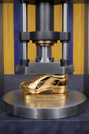 I Crushed Cristiano Ronaldo’s Golden Boot 🏆🔥 | Cristiano Ronaldo Golden Shoe vs Hydraulic Press 😱