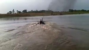 Tractor crossing the river | Brazilian Construction