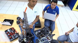 El robot explorador Curiosity, aquel que trabaja en Marte, fue su inspiración cuando crearon al ExFinder, un proyecto escolar que se ha convertido, por dos años consecutivos, en ganador del Torneo Mexicano de Robótica en la categoría Robocup Major Rescue. ExFinder comenzó a integrarse hace tres años, cuando Omar Vázquez Reyes, junto con tres compañeros de la carrera de Ingeniería en Mecatrónica de la Universidad Tecnológica Emiliano Zapata (UTEZ), decidieron crear un robot explorador para apoyo 