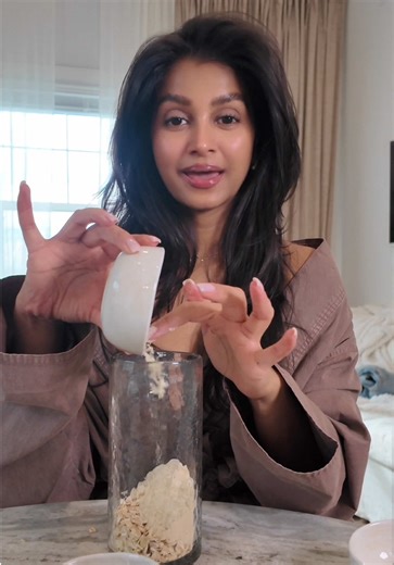 day 21 of 30 | beautifying smoothie recipe (save this) 🥣✨ ingredients • ½ cup rolled oatmeal • 1 scoop vanilla protein • 1–2 medjool dates (pitted) • ¼ tsp cinnamon • pinch mineral salt • 1–1¼ cups water or milk of choice • sprinkle black seeds on top how to make \t1.\tadd everything to a blender \t2.\tblend until smooth and creamy \t3.\tsip slowly — digestion starts in the mouth when to drink morning or mid-day for de-bloat, stronger hair, and steady energy tip if your face holds water or your