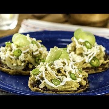 Sopes Mexicanos de Pollo en Salsa Verde | Antojitos Mexicanos