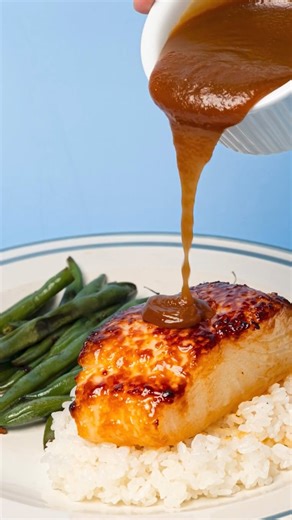 OceanBox on Instagram: "Buttery Chilean sea bass + rich miso glaze = a perfect match ✨ This is one of those dishes that tastes indulgent but cooks up effortlessly at home. Trust us, this is a favorite for a reason. Ingredients: 1 tray OceanBox Chilean Sea Bass 1/3 cup white miso paste 1/3 cup mirin 1/3 cup cooking sake 1/4 cup brown sugar How to make it: 1. Mix the marinade ingredients (brown sugar, white miso paste, cooking sake, mirin) and marinate the Chilean sea bass for 3-6 hours 2. Place t