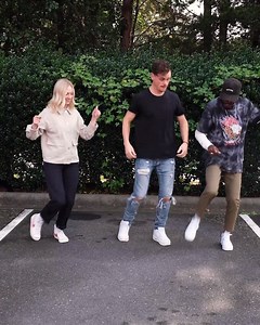 WALK ON WATER is out now from Elevation Rhythm!! Listen here: https://elevationrhythm.lnk.to/WALKONWATERSM | Elevation Worship