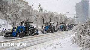 Vladivostok snowstorm: Emergency declared amid chaos and power cuts