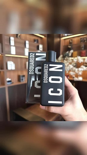 🖤🧴🖤Dsquared2 Icon Pour Homme (2024) EDP 100ml🧴🧴🧚 🖤♣️⚫Dsquared 2 Icon Pour Homme là một hương thơm mới dành cho nam giới được ra mắt vào năm 2024. Icon Pour Homme bắt đầu với những loại cam quýt🍊 được chiếu nắng cay nồng trộn lẫn với gừng🫚 sảng khoái. Qua trái tim, một sự kết hợp của xô thơm thơm, oải hương🪻, hoa hồng🌹 và hoa tulip ⚘️đen khó nắm bắt tạo ra một hỗn hợp hoa phi truyền thống và táo bạo. Đáy bao gồm sự ấm áp hấp dẫn của akigalawood, gỗ tuyết tùng và hoắc hương đậm mùi, kết