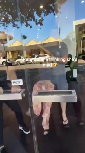 Understanding Kelly Bonnie's Vape Situation