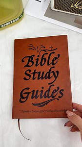 🙏✨Offering a systematic approach to Bible study, this resource features guided questions, clear vocabulary definitions, cross-references, and more—a must-have for deeper, meaningful Scripture understanding 📖 | 𝐂𝐨𝐦𝐦𝐞𝐦𝐨𝐫 𝐂𝐡𝐫𝐢𝐬𝐭𝐦𝐚𝐬 𝐒𝐚𝐥𝐞