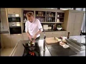 How to Prepare Perfect Scrambled Eggs Breakfast (according to Gordon Ramsey)