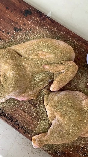 1/2🐥 HALF CHICKEN 🔥 Pollo a la mitad jaja 🤤 🪑 Rubs del Norte usé el de “La Silla” | Alma Blanco
